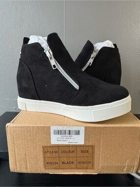 Size 2 CCVON Kids Black Wedge Zip Boots